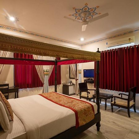 Hotel Royal Pratap Niwas Udaipur Extérieur photo