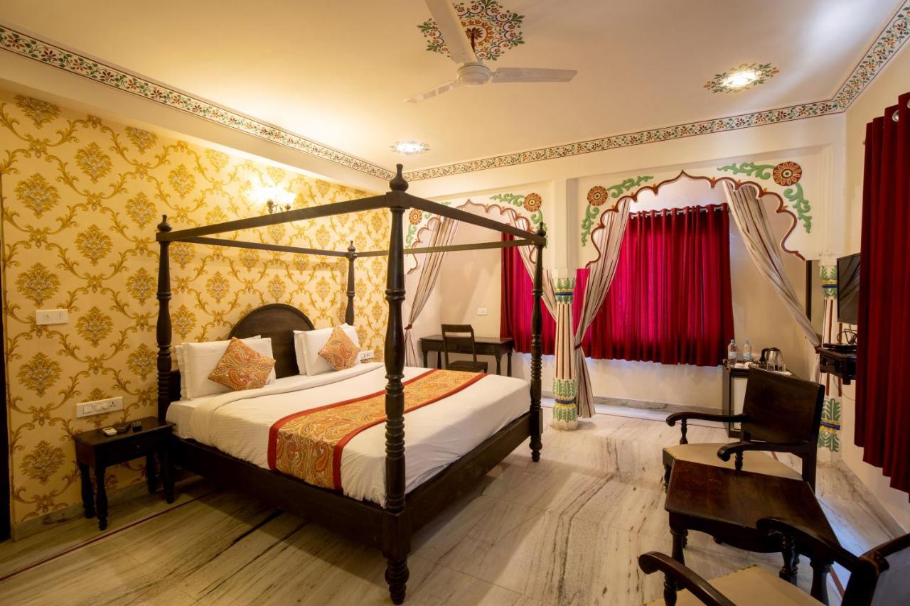 Hotel Royal Pratap Niwas Udaipur Extérieur photo