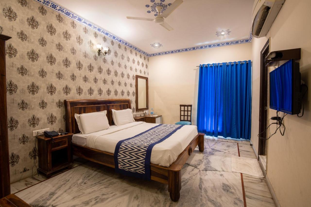 Hotel Royal Pratap Niwas Udaipur Extérieur photo