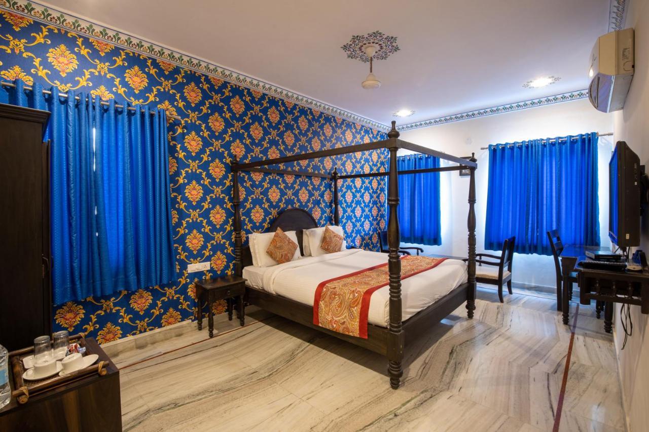 Hotel Royal Pratap Niwas Udaipur Extérieur photo