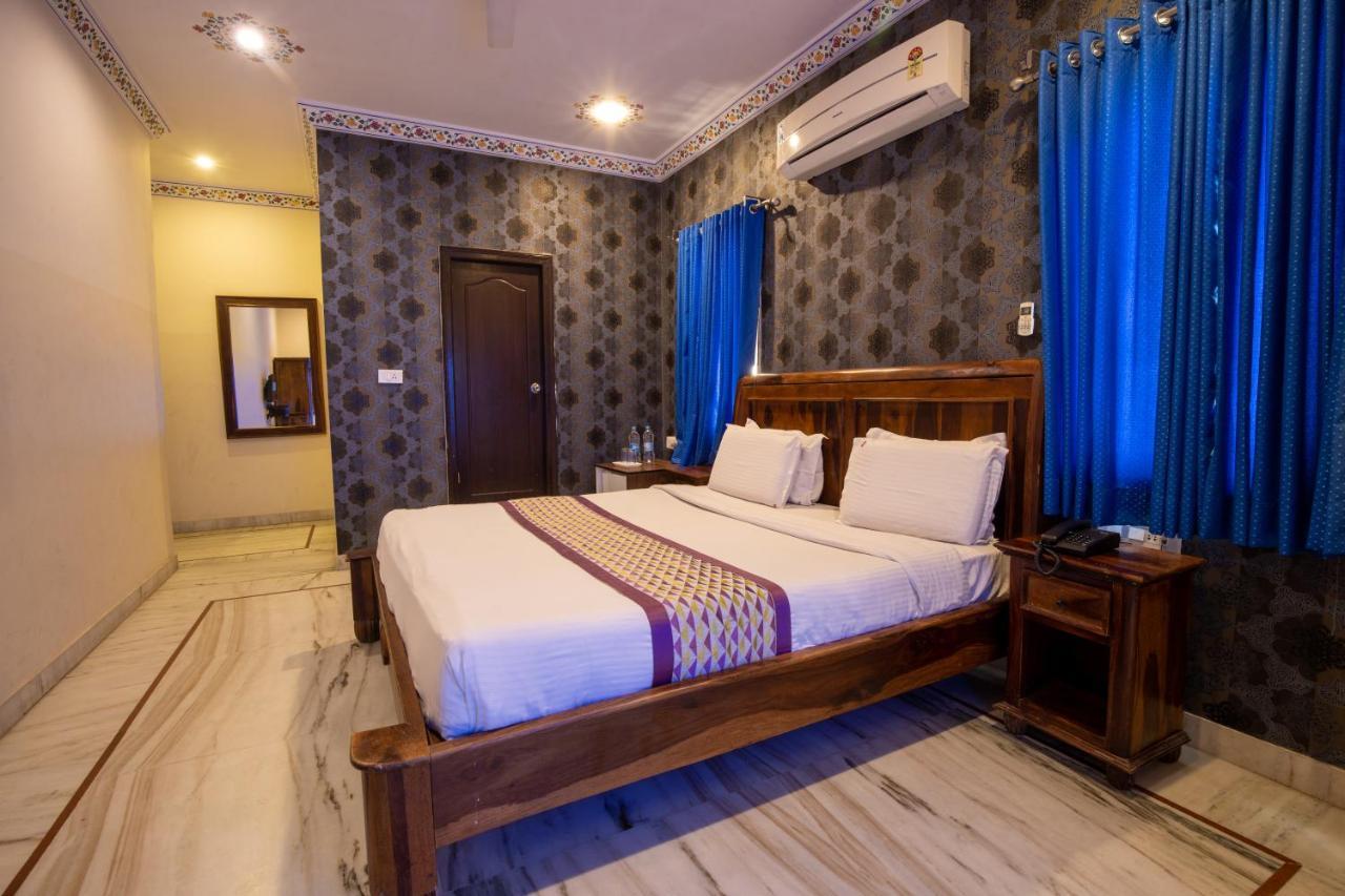 Hotel Royal Pratap Niwas Udaipur Extérieur photo
