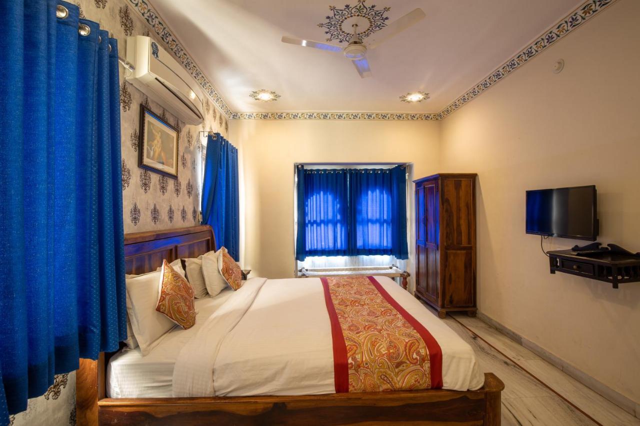 Hotel Royal Pratap Niwas Udaipur Extérieur photo