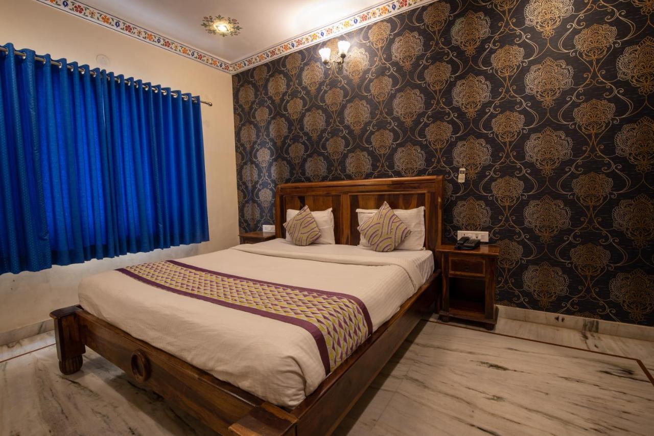 Hotel Royal Pratap Niwas Udaipur Extérieur photo