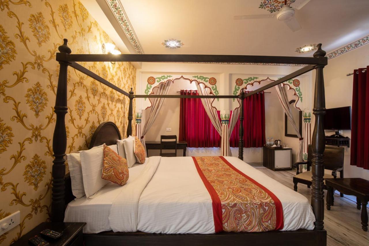Hotel Royal Pratap Niwas Udaipur Extérieur photo