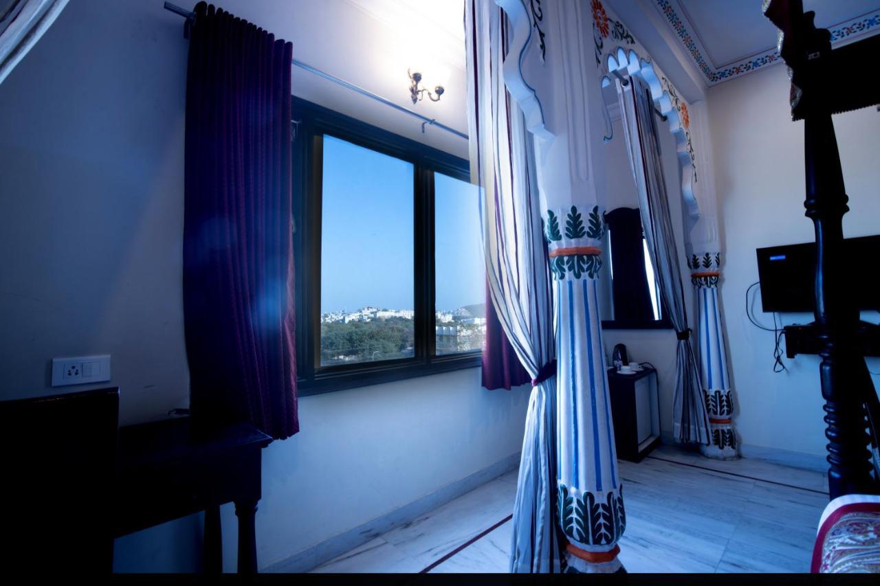 Hotel Royal Pratap Niwas Udaipur Extérieur photo