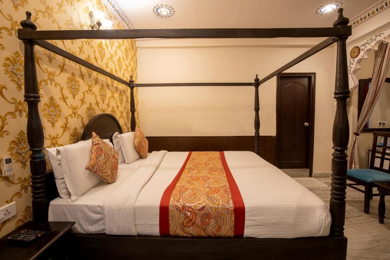 Hotel Royal Pratap Niwas Udaipur Extérieur photo