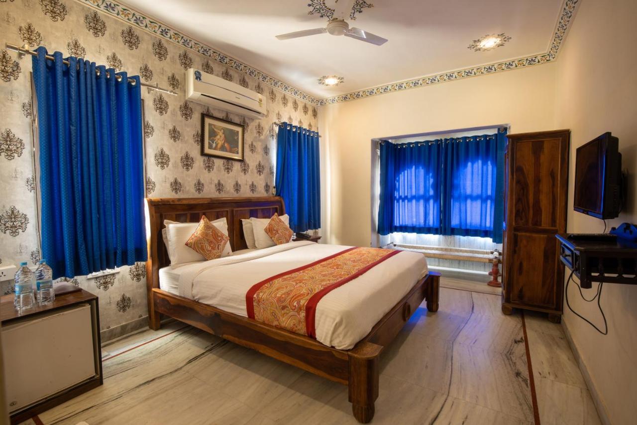 Hotel Royal Pratap Niwas Udaipur Extérieur photo