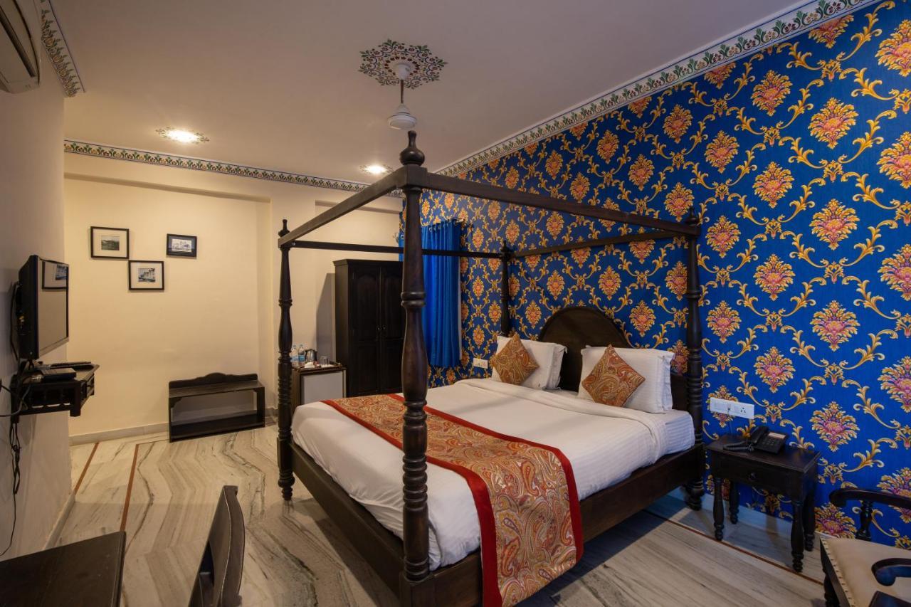 Hotel Royal Pratap Niwas Udaipur Extérieur photo