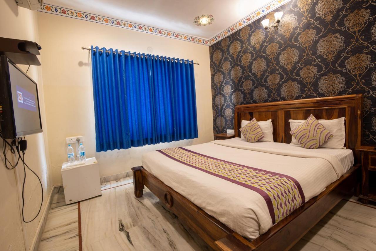 Hotel Royal Pratap Niwas Udaipur Extérieur photo