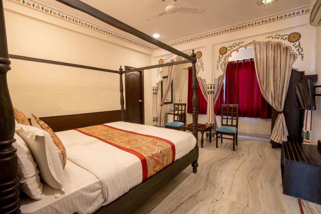 Hotel Royal Pratap Niwas Udaipur Extérieur photo