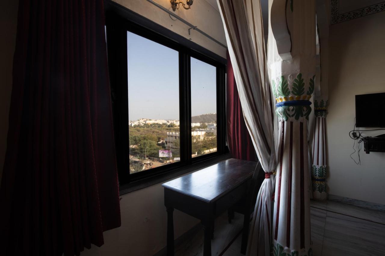 Hotel Royal Pratap Niwas Udaipur Extérieur photo