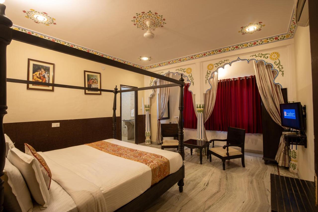 Hotel Royal Pratap Niwas Udaipur Extérieur photo