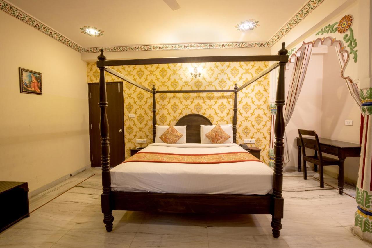 Hotel Royal Pratap Niwas Udaipur Extérieur photo