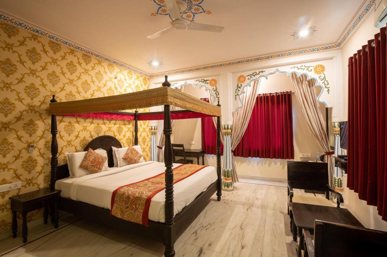 Hotel Royal Pratap Niwas Udaipur Extérieur photo