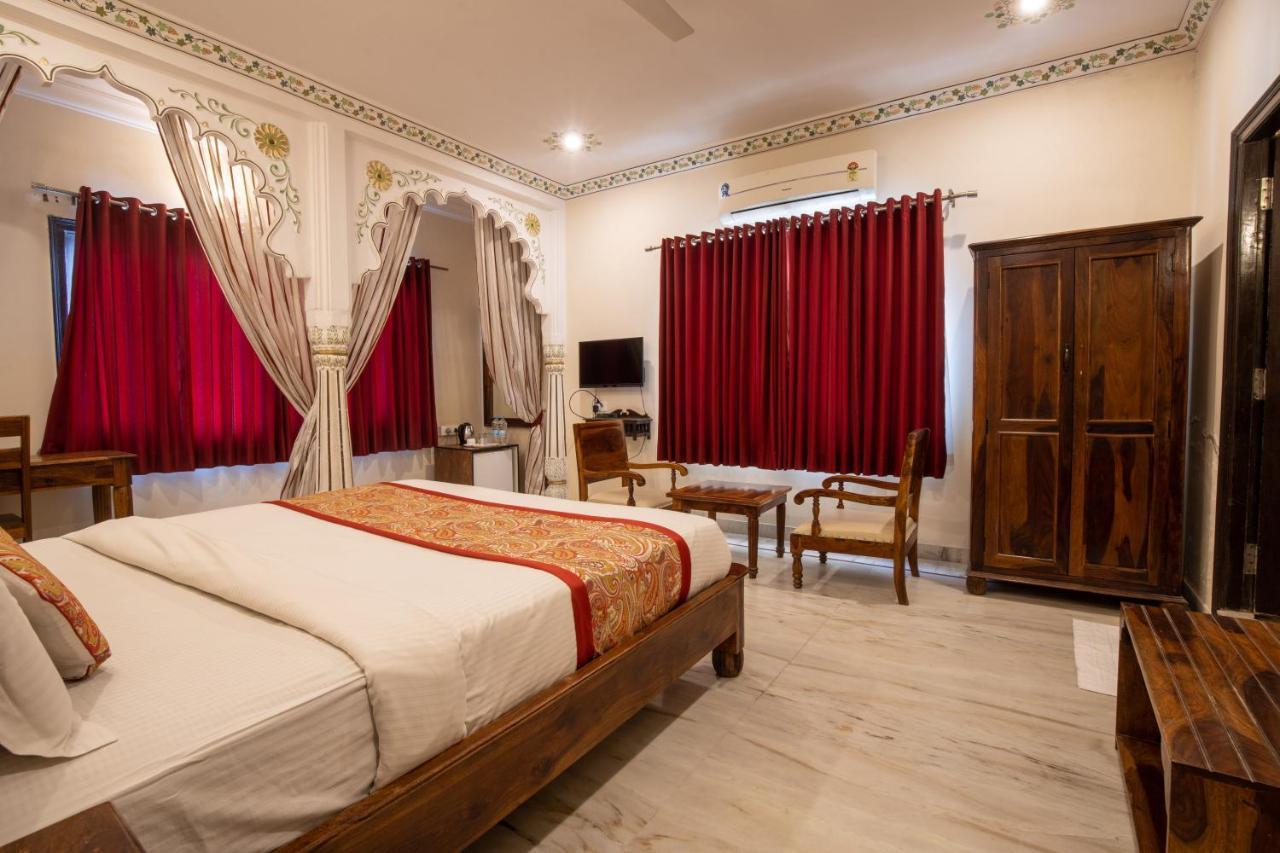 Hotel Royal Pratap Niwas Udaipur Extérieur photo