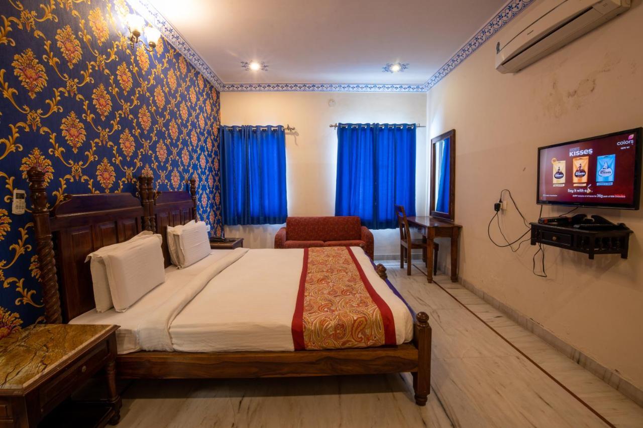 Hotel Royal Pratap Niwas Udaipur Extérieur photo