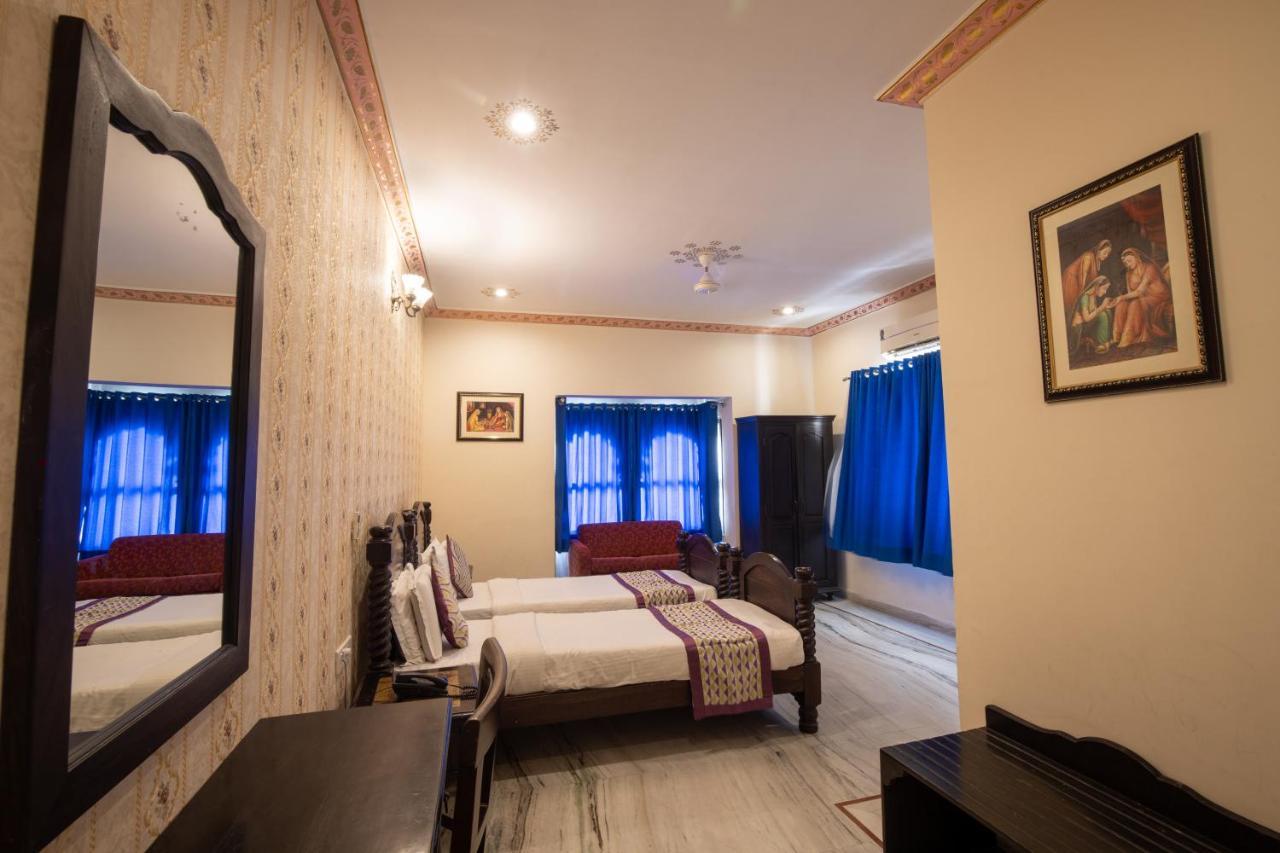 Hotel Royal Pratap Niwas Udaipur Extérieur photo
