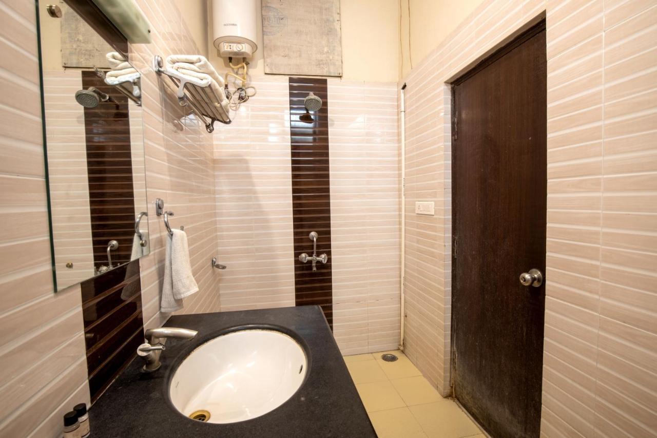 Hotel Royal Pratap Niwas Udaipur Extérieur photo