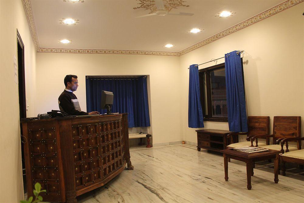 Hotel Royal Pratap Niwas Udaipur Extérieur photo