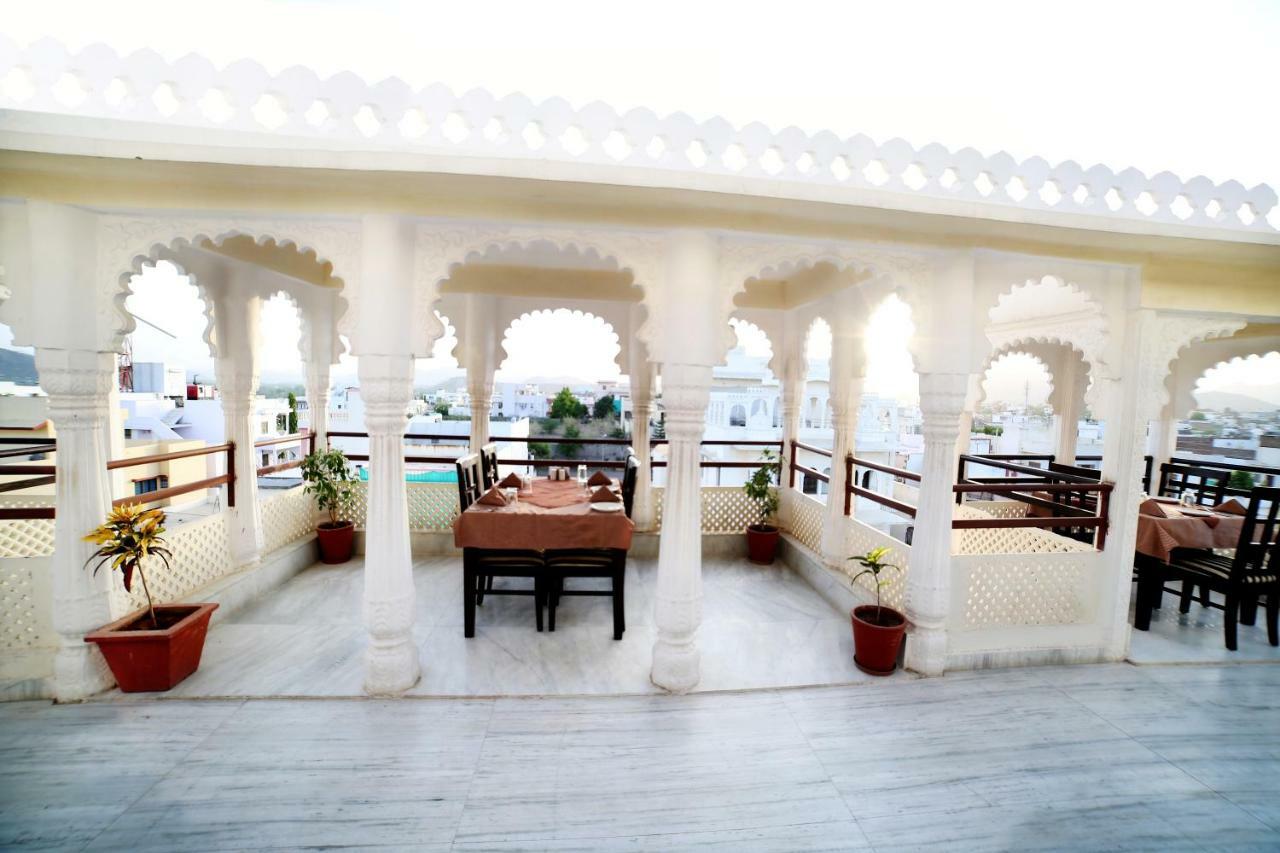 Hotel Royal Pratap Niwas Udaipur Extérieur photo