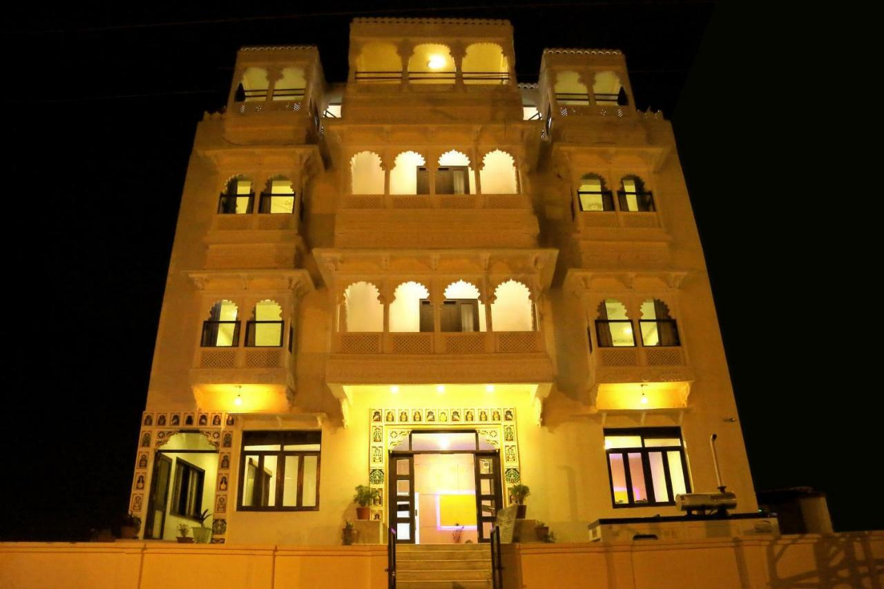 Hotel Royal Pratap Niwas Udaipur Extérieur photo