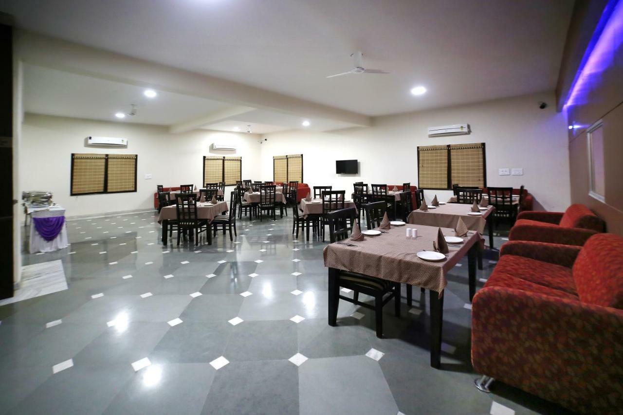 Hotel Royal Pratap Niwas Udaipur Extérieur photo