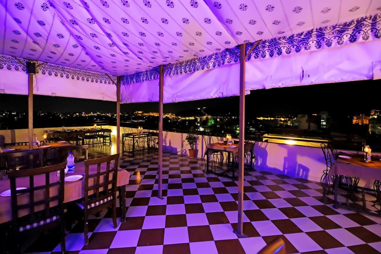 Hotel Royal Pratap Niwas Udaipur Extérieur photo