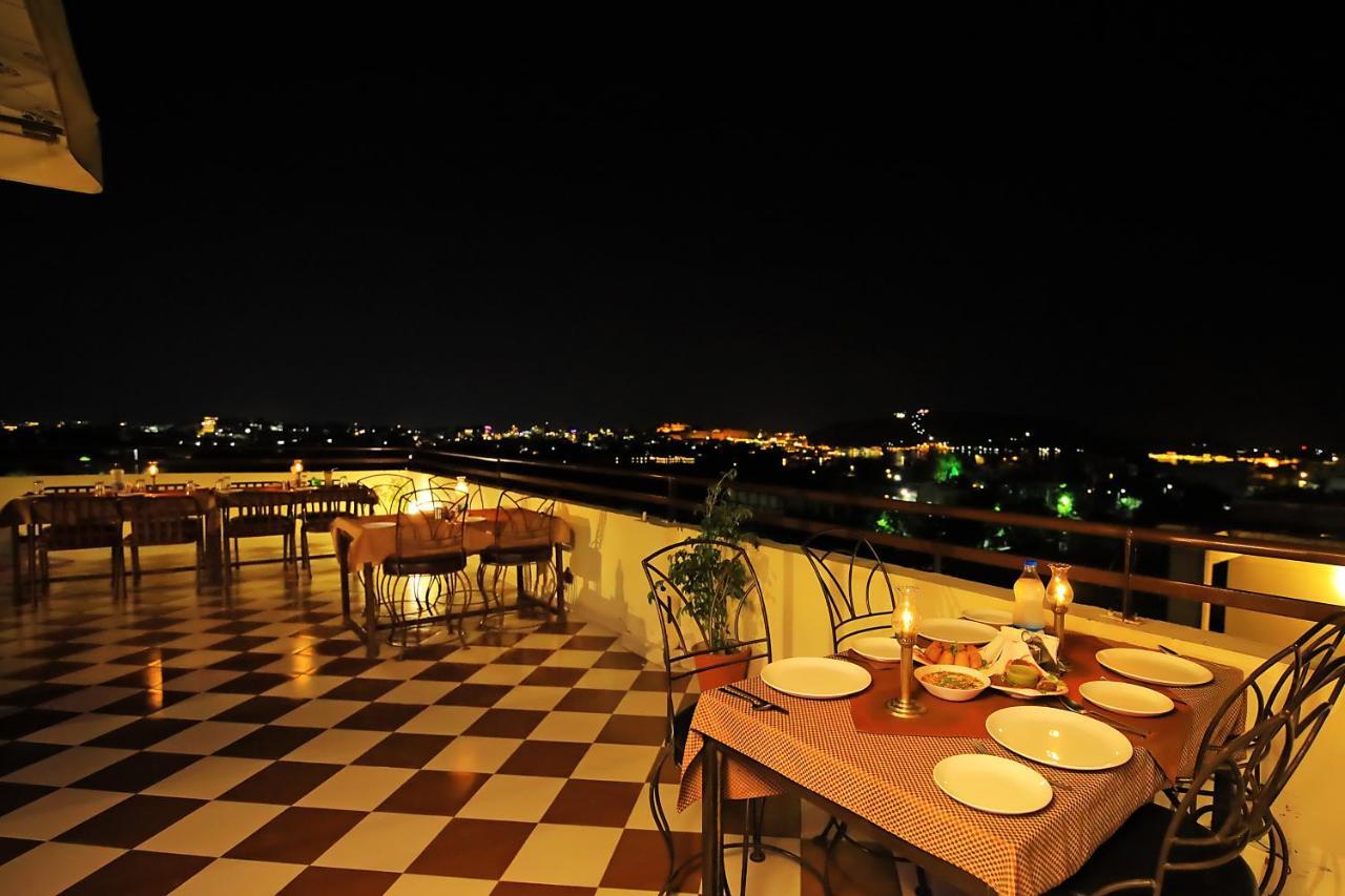 Hotel Royal Pratap Niwas Udaipur Extérieur photo