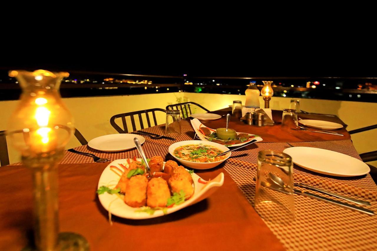 Hotel Royal Pratap Niwas Udaipur Extérieur photo