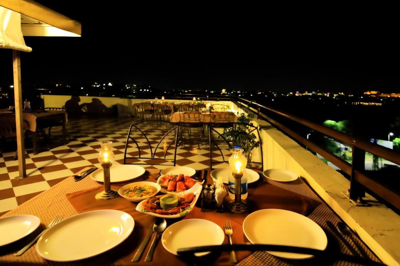 Hotel Royal Pratap Niwas Udaipur Extérieur photo