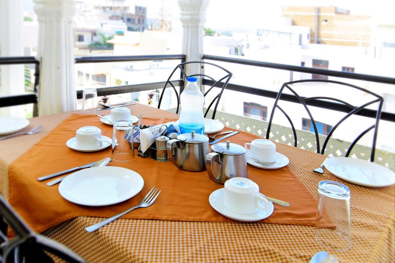 Hotel Royal Pratap Niwas Udaipur Extérieur photo