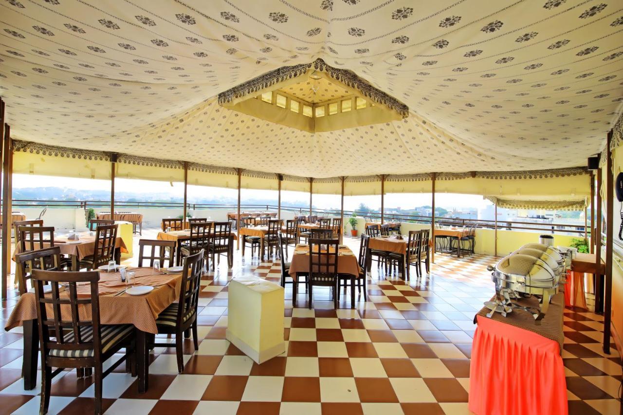 Hotel Royal Pratap Niwas Udaipur Extérieur photo